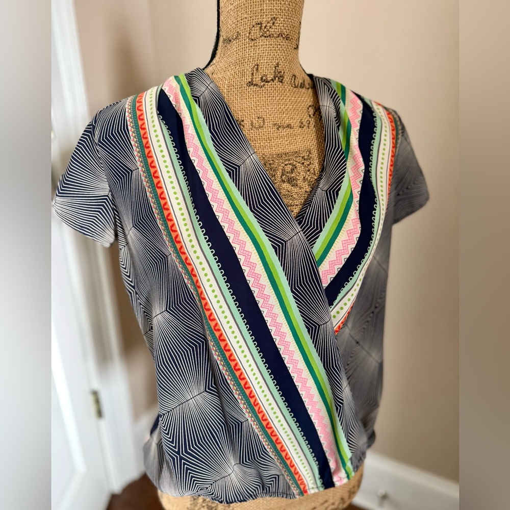 Stylish Geometric Patterned Women's Top